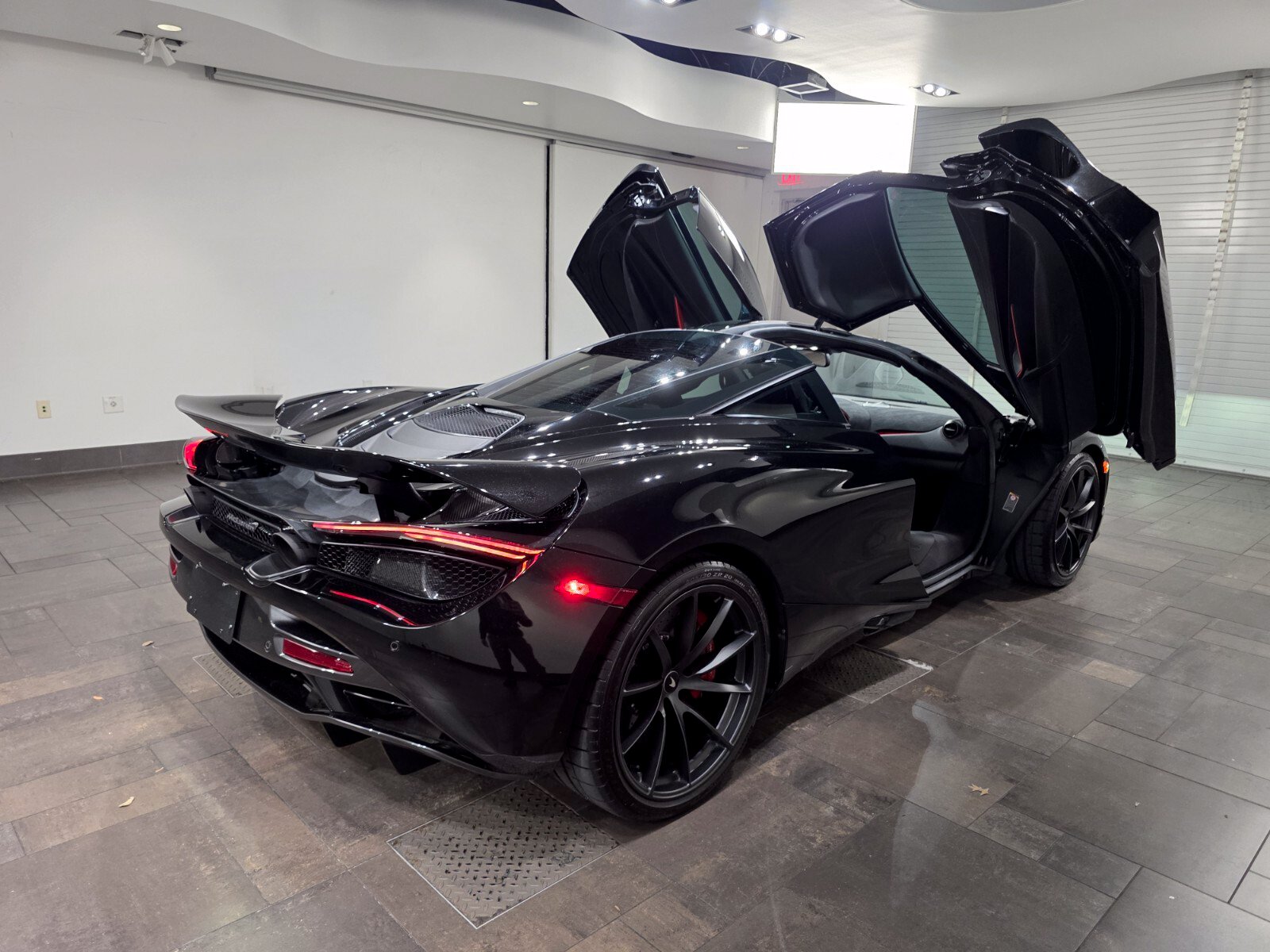 Used 2022 McLaren 720S Performance RWD image 23