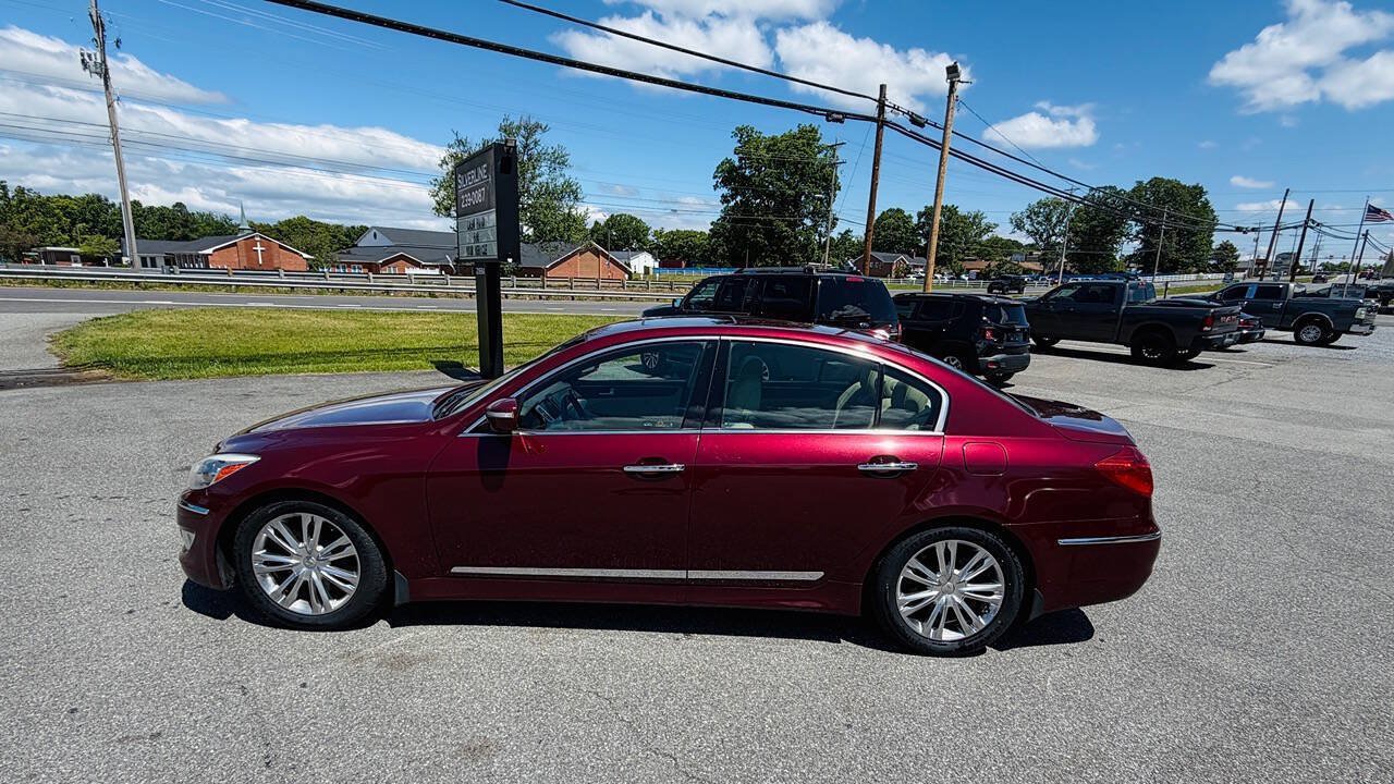 Used 2012 Hyundai Genesis 4.6 RWD image 3
