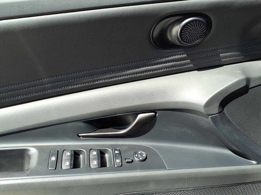 Used 2025 Hyundai Elantra Sport image 15