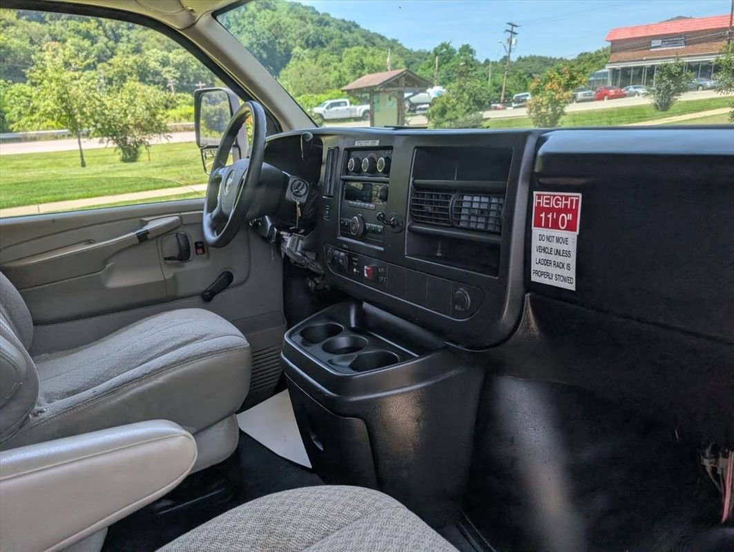 Used 2008 Chevrolet Express 3500 image 27