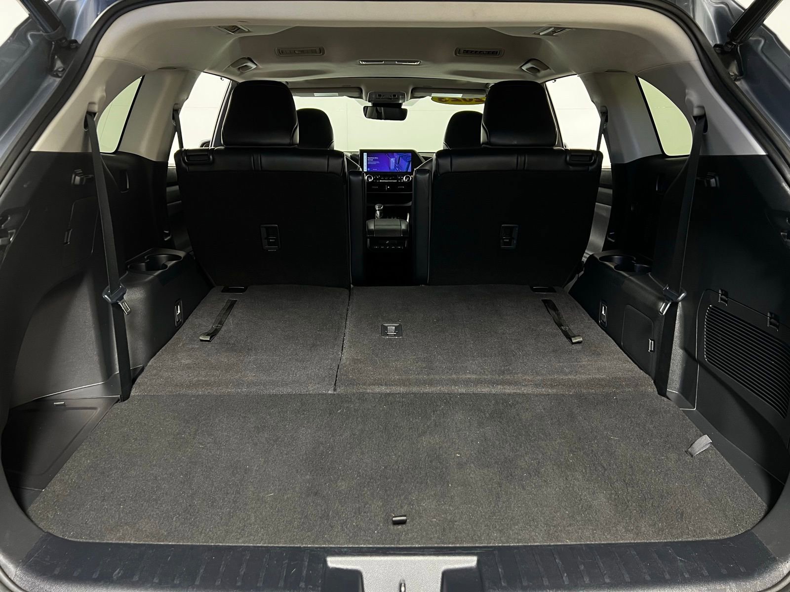 Certified 2023 Toyota Highlander XLE image 28
