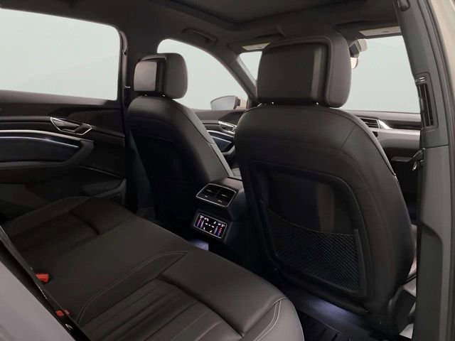 Used 2022 Audi e-tron Premium Plus w/ Premium Plus Package image 87