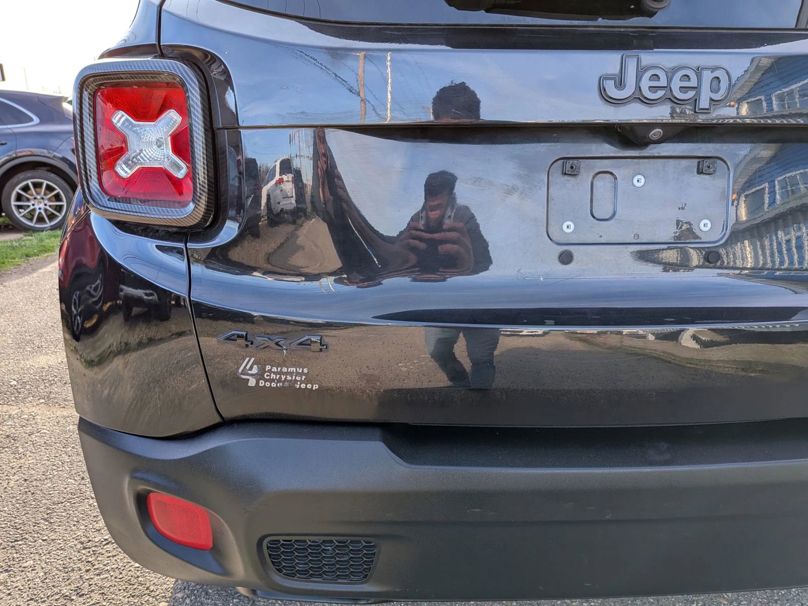 Used 2016 Jeep Renegade Latitude AWD/4WD image 14