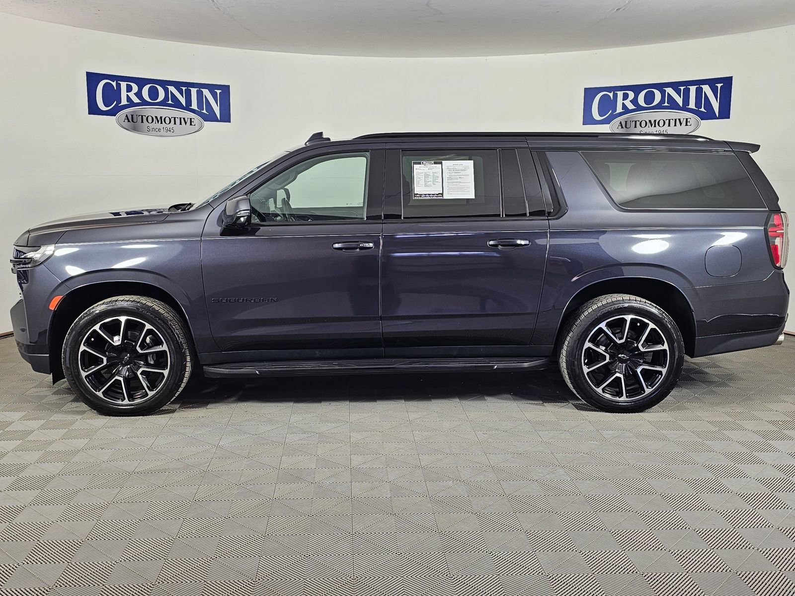 Used 2022 Chevrolet Suburban RST w/ Sport Performance Package image 2