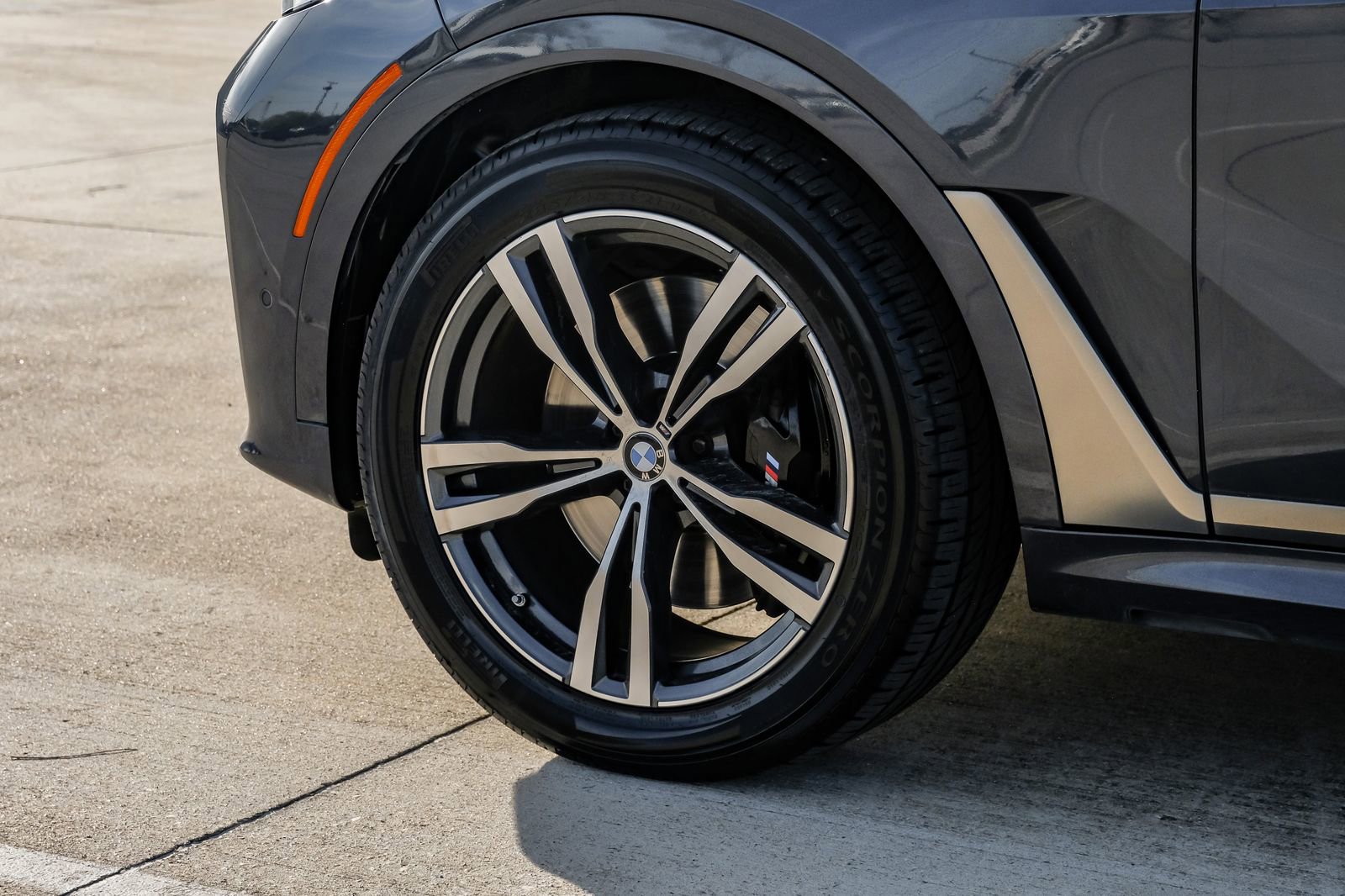 Used 2021 BMW X7 M50i w/ Executive Package image 65