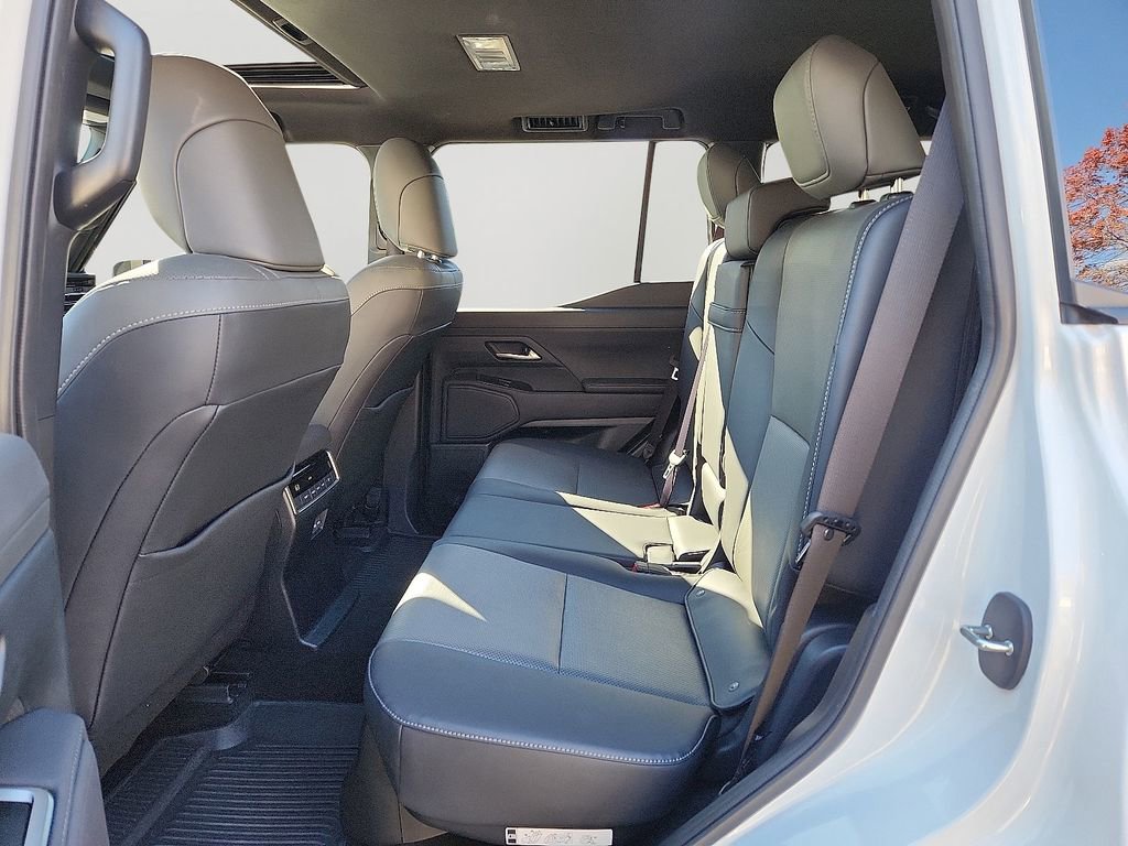 Used 2024 Lexus GX 550 image 8