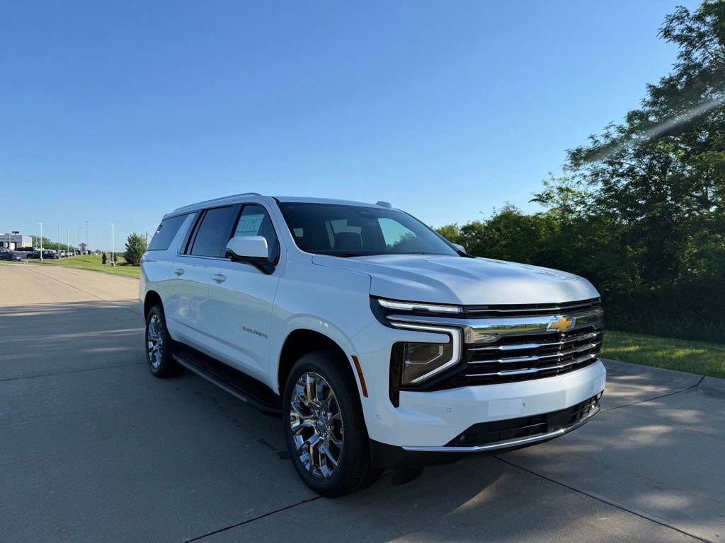 New 2026 Chevrolet Suburban LT w/ Comfort Package AWD/4WD image 1