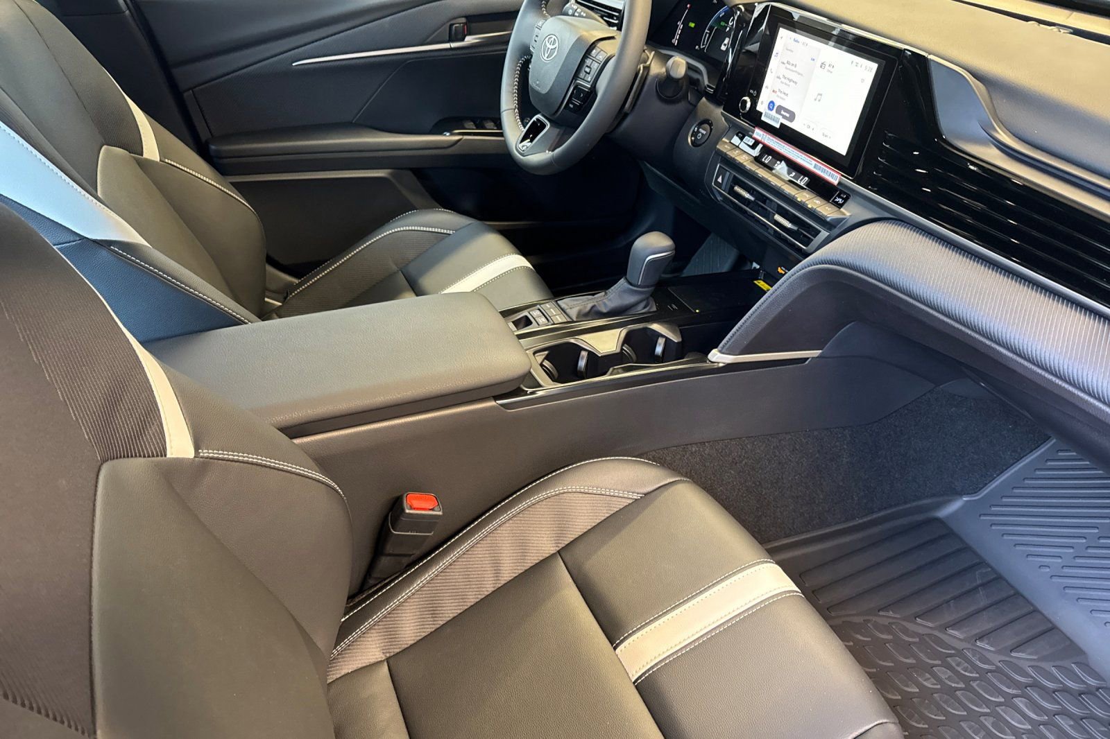 Certified 2026 Toyota Camry SE FWD image 21