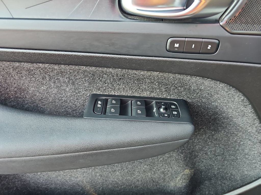 Used 2023 Volvo C40 P8 Recharge Ultimate AWD/4WD image 27