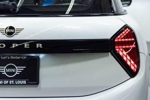 New 2026 MINI Cooper 4-Door Hardtop image 8