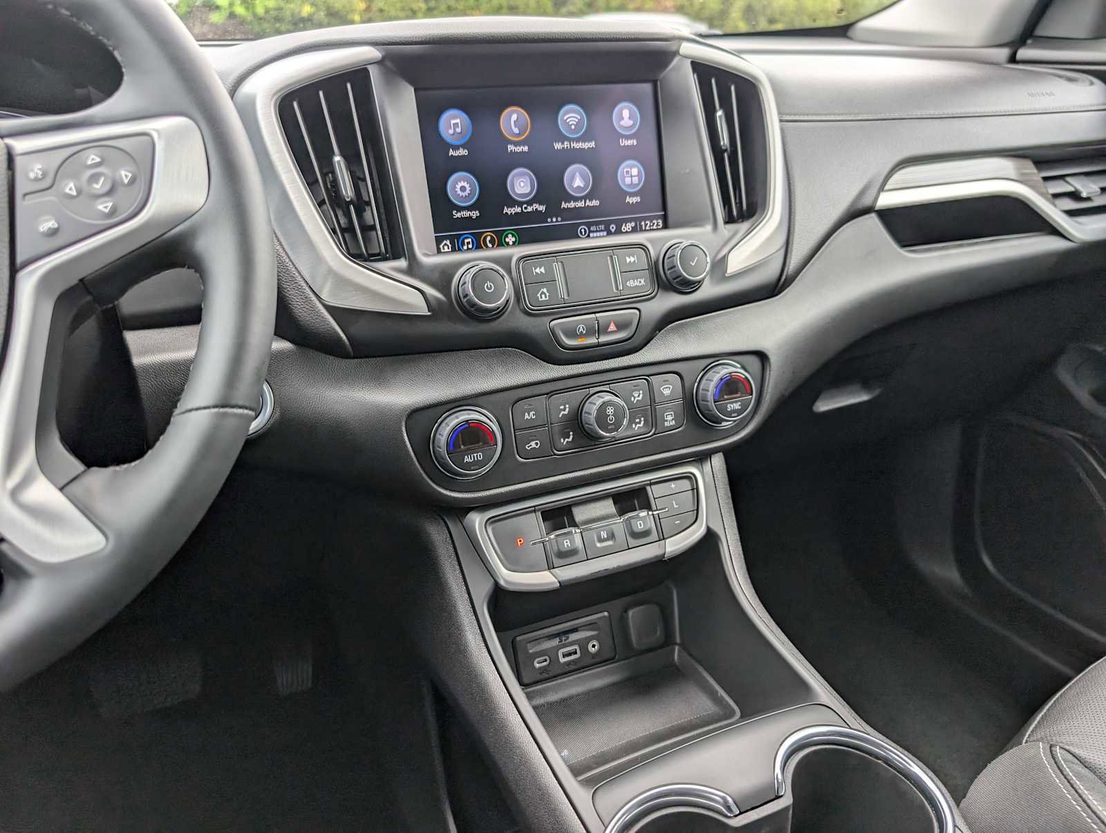 Used 2023 GMC Terrain SLT image 29