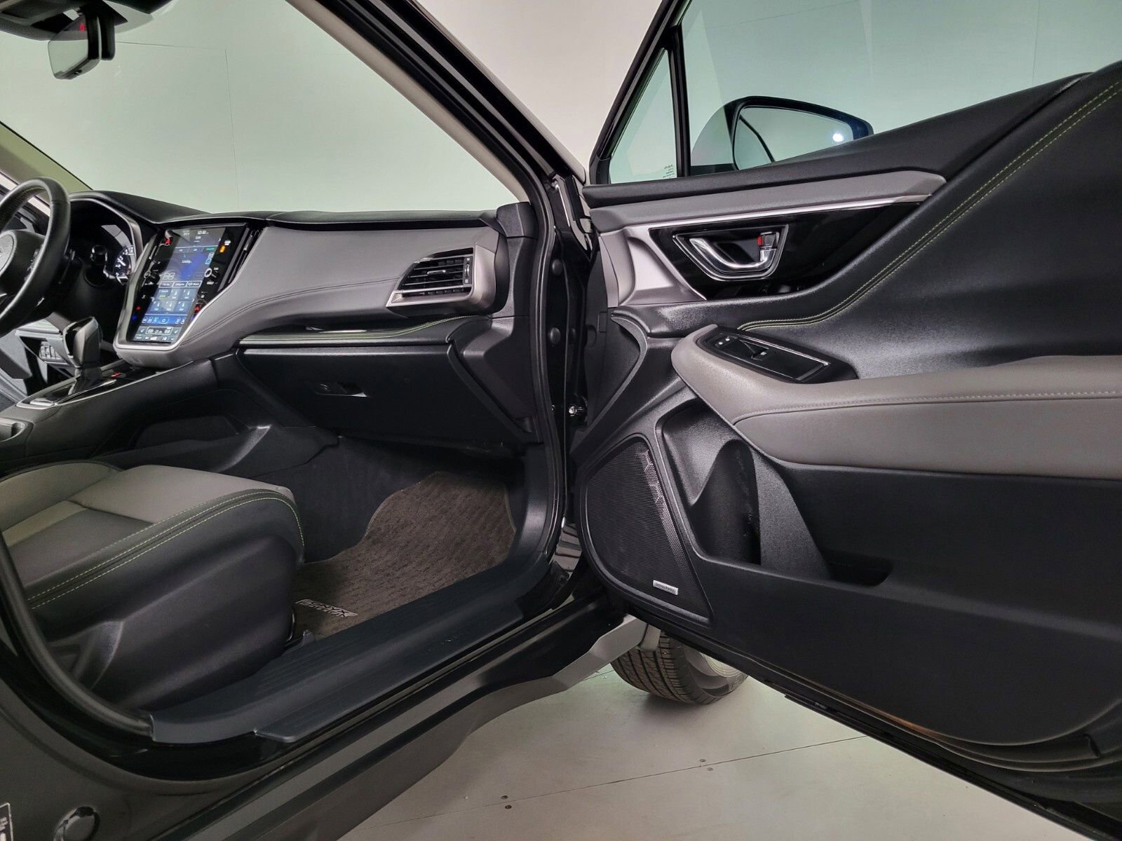 Certified 2025 Subaru Outback Onyx Edition image 25