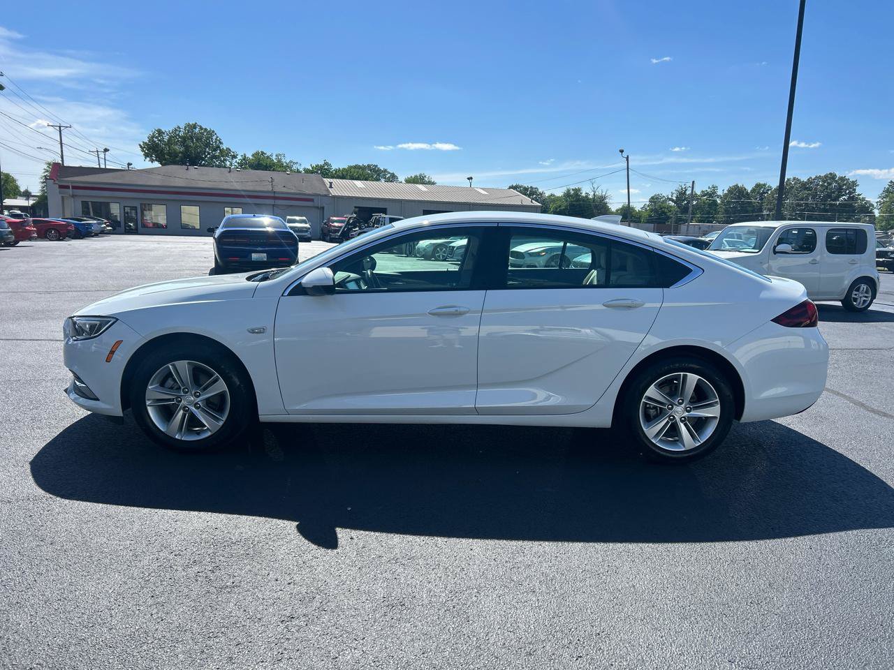 Used 2018 Buick Regal Preferred w/ Sights and Sounds Package FWD image 8