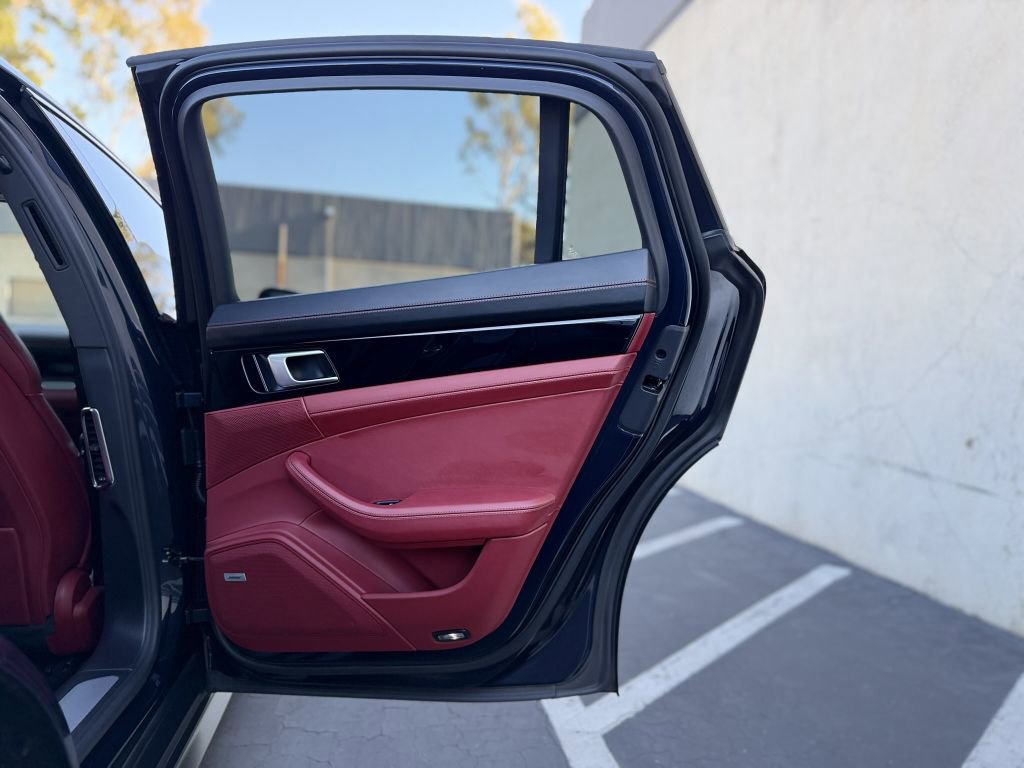 Used 2018 Porsche Panamera 4S image 32