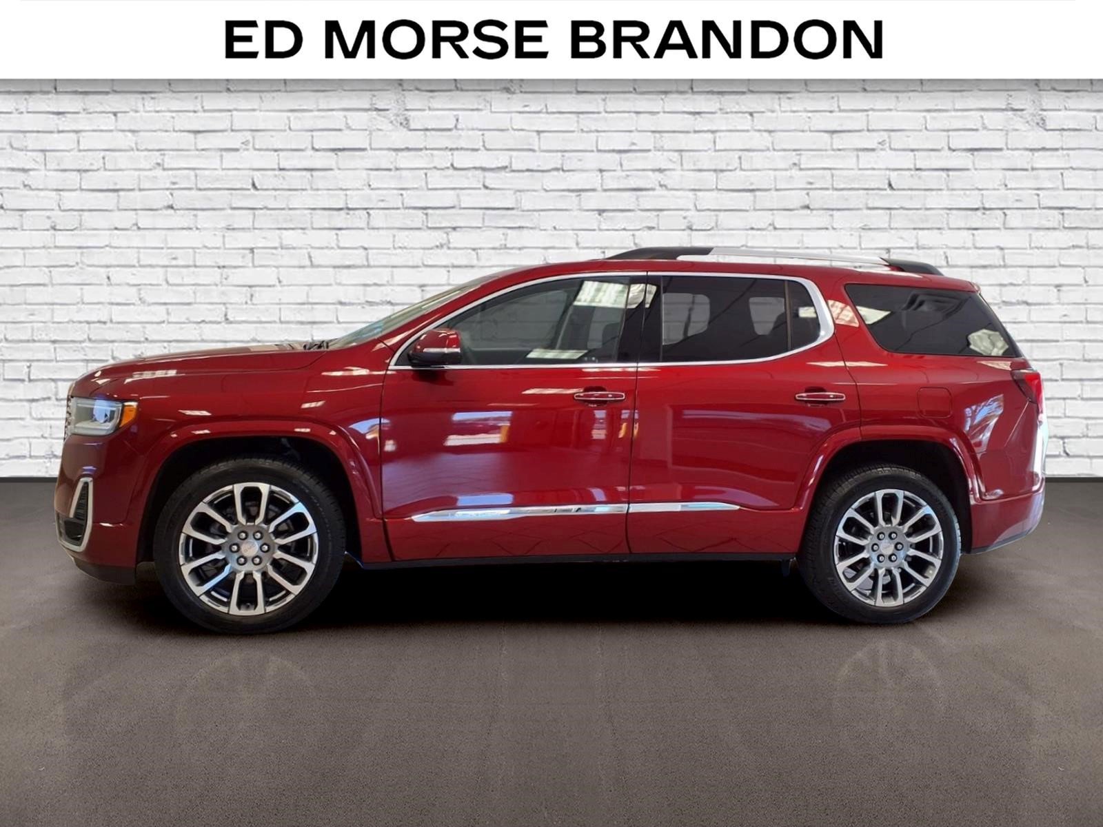 Used 2023 GMC Acadia Denali w/ Denali Ultimate Package AWD/4WD image 2