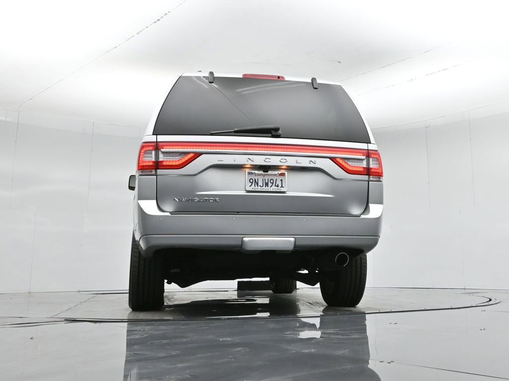 Used 2017 Lincoln Navigator Select image 34