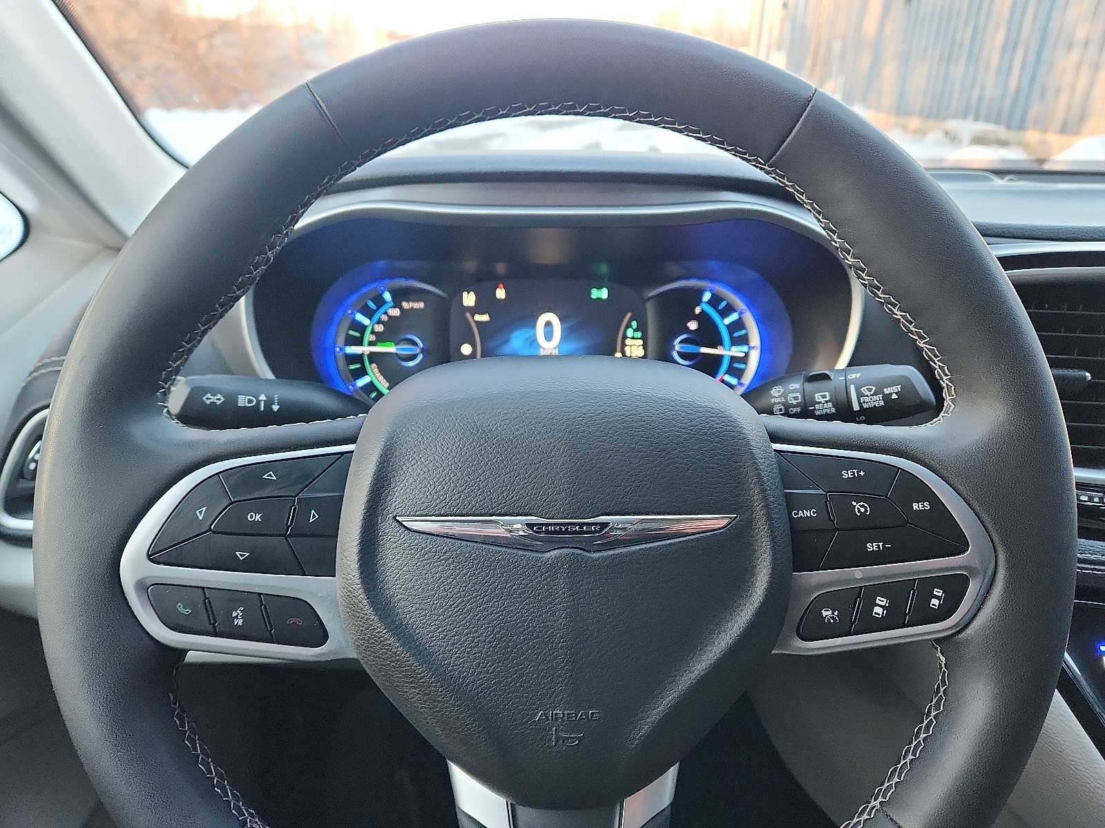 Used 2024 Chrysler Pacifica Select image 18