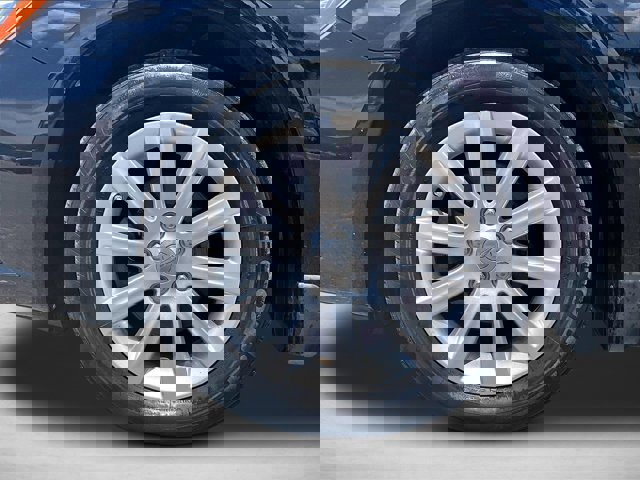 Used 2011 Chrysler 200 Touring w/ Cold Weather Group image 10