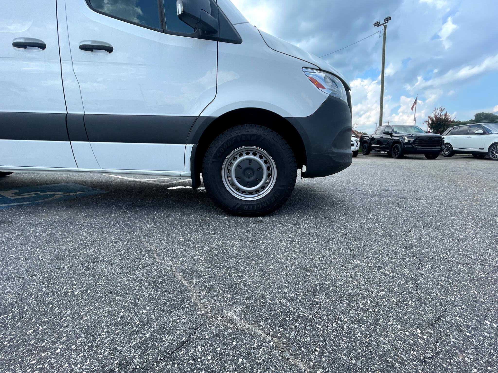 Used 2023 Mercedes-Benz Sprinter 2500 image 39