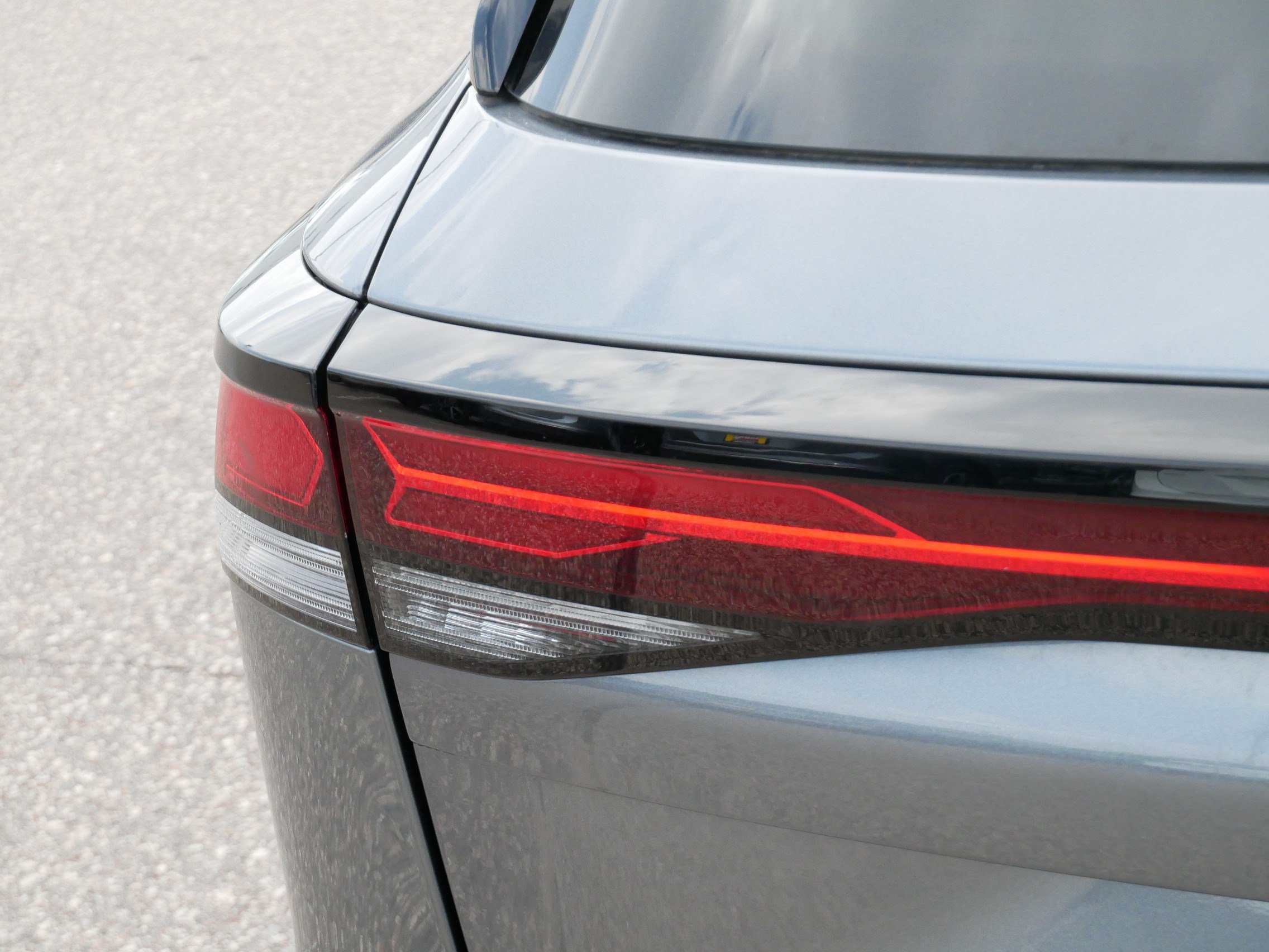 Certified 2025 Volkswagen Tiguan SE AWD/4WD image 17