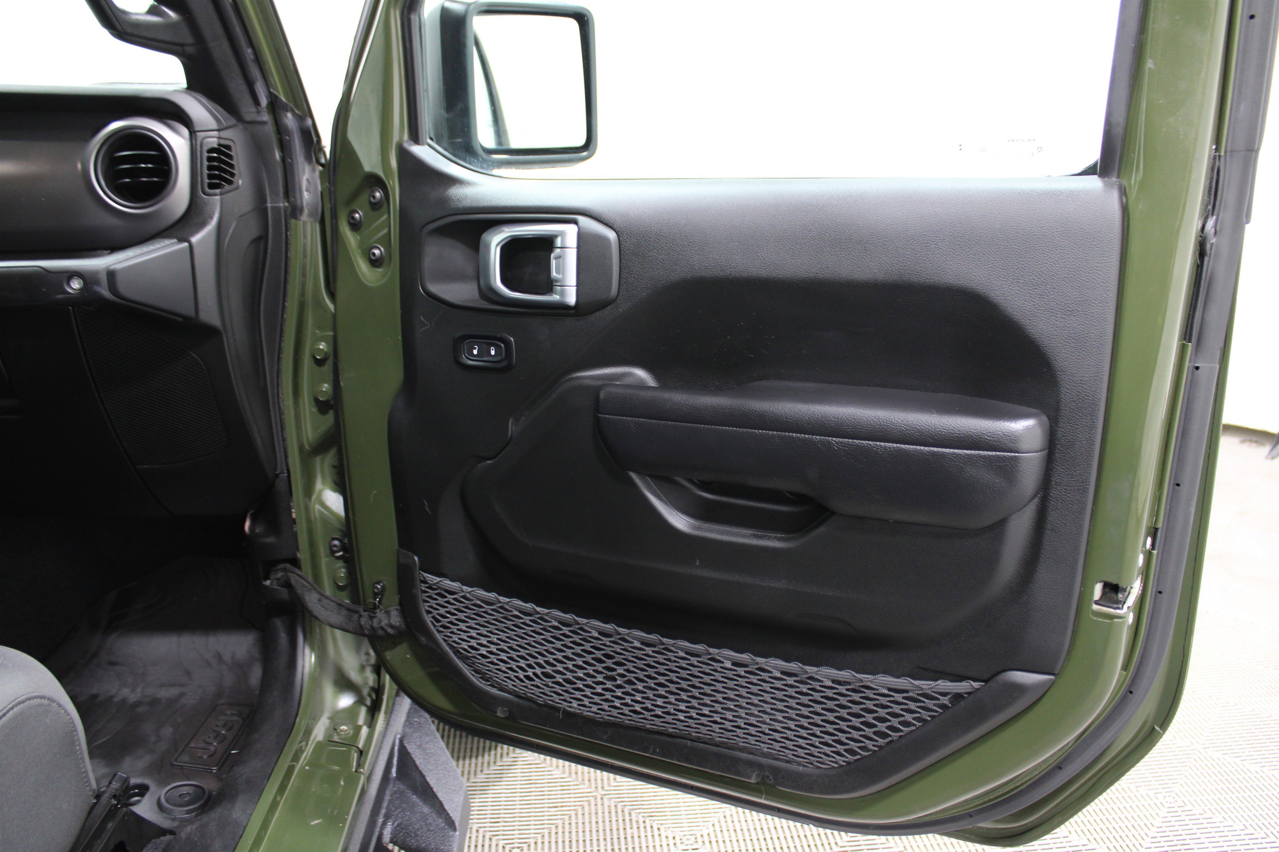 Used 2023 Jeep Gladiator Willys image 27