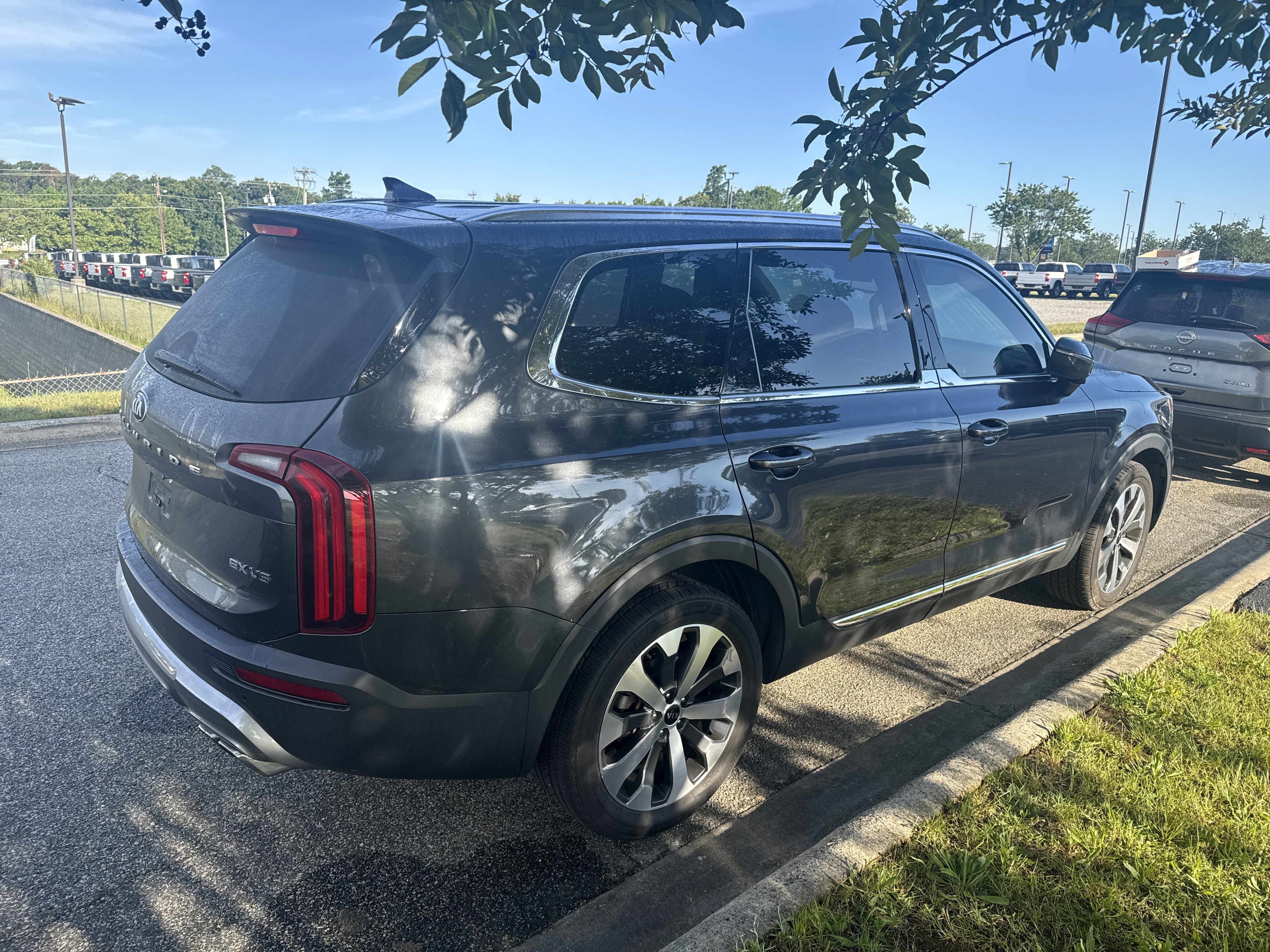 Used 2021 Kia Telluride EX w/ EX Premium Package FWD image 10