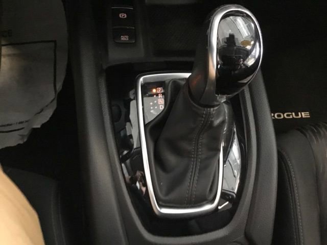 Used 2020 Nissan Rogue SV w/ Premium Package AWD/4WD image 17