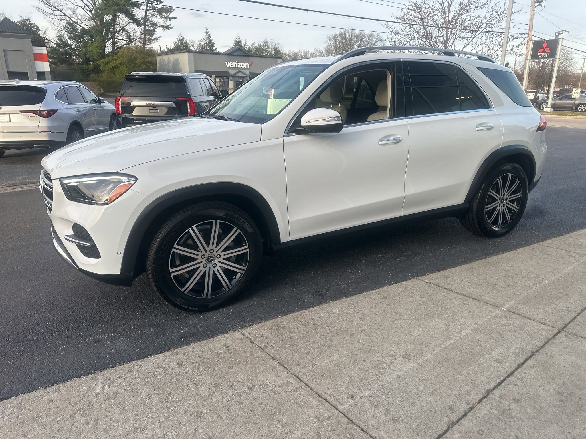 Used 2025 Mercedes-Benz GLE 350 4MATIC image 5