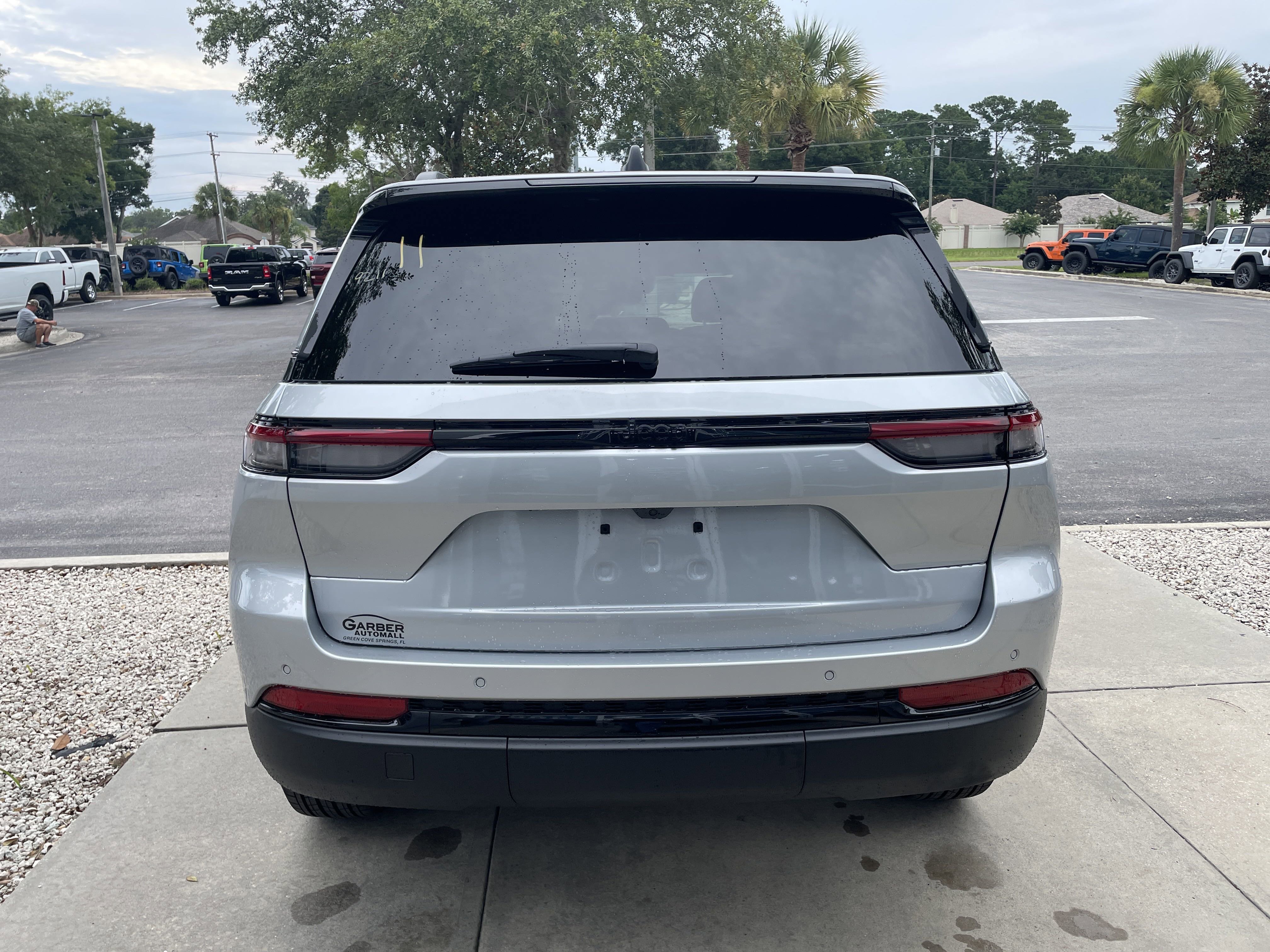 New 2025 Jeep Grand Cherokee Altitude image 6