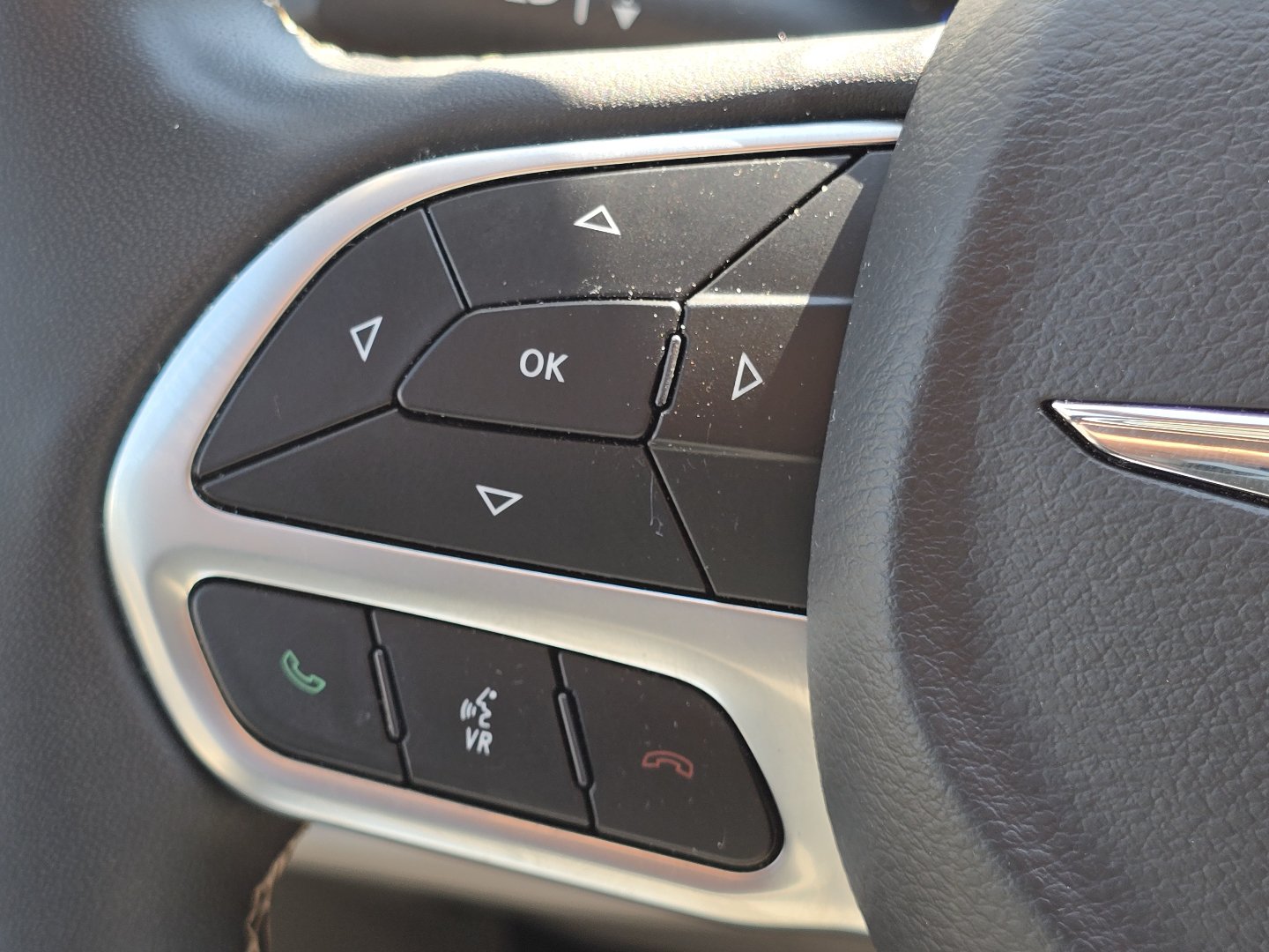 Used 2023 Chrysler Pacifica Touring-L FWD image 12