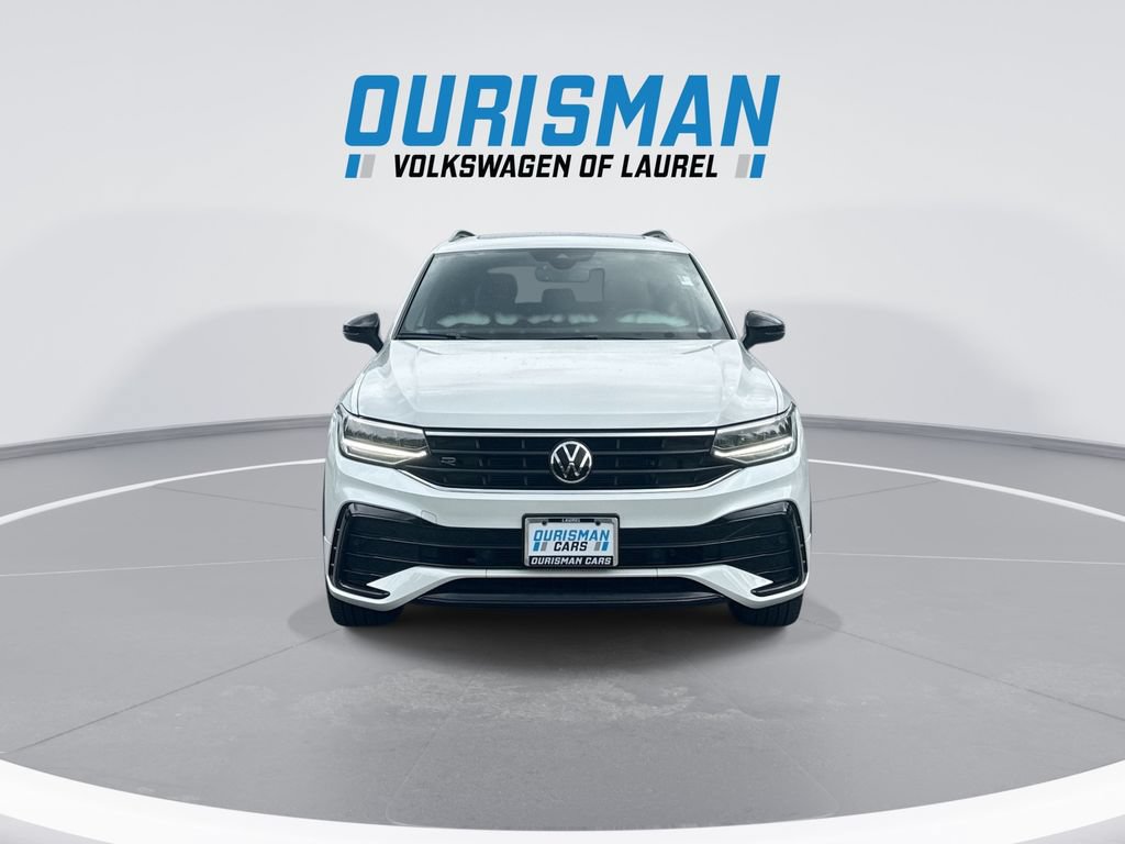Used 2024 Volkswagen Tiguan SE R-Line AWD/4WD image 3