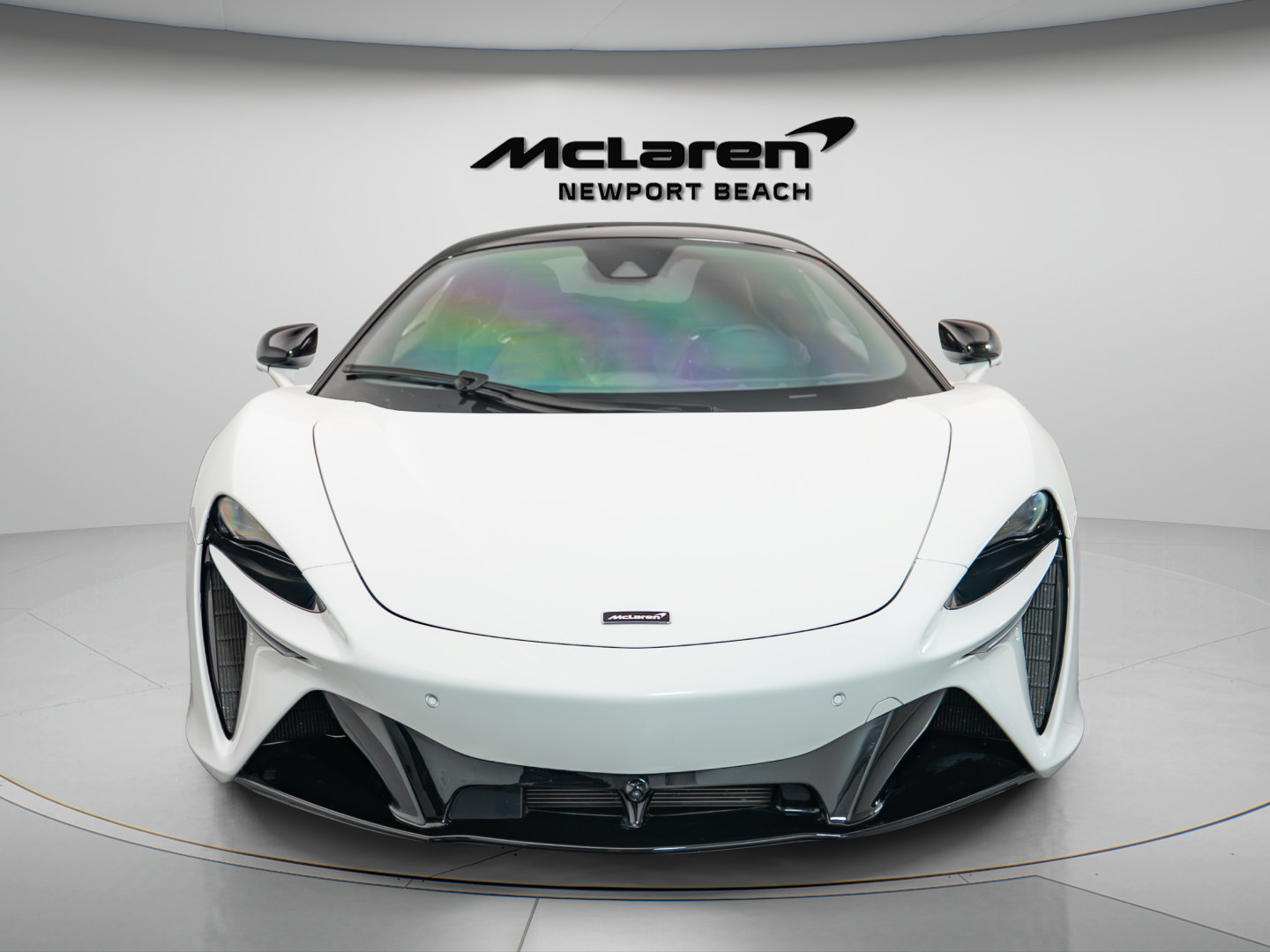 Used 2023 McLaren Artura RWD image 2