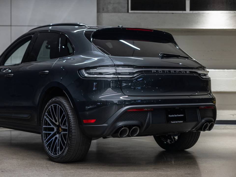 Certified 2026 Porsche Macan AWD/4WD image 9