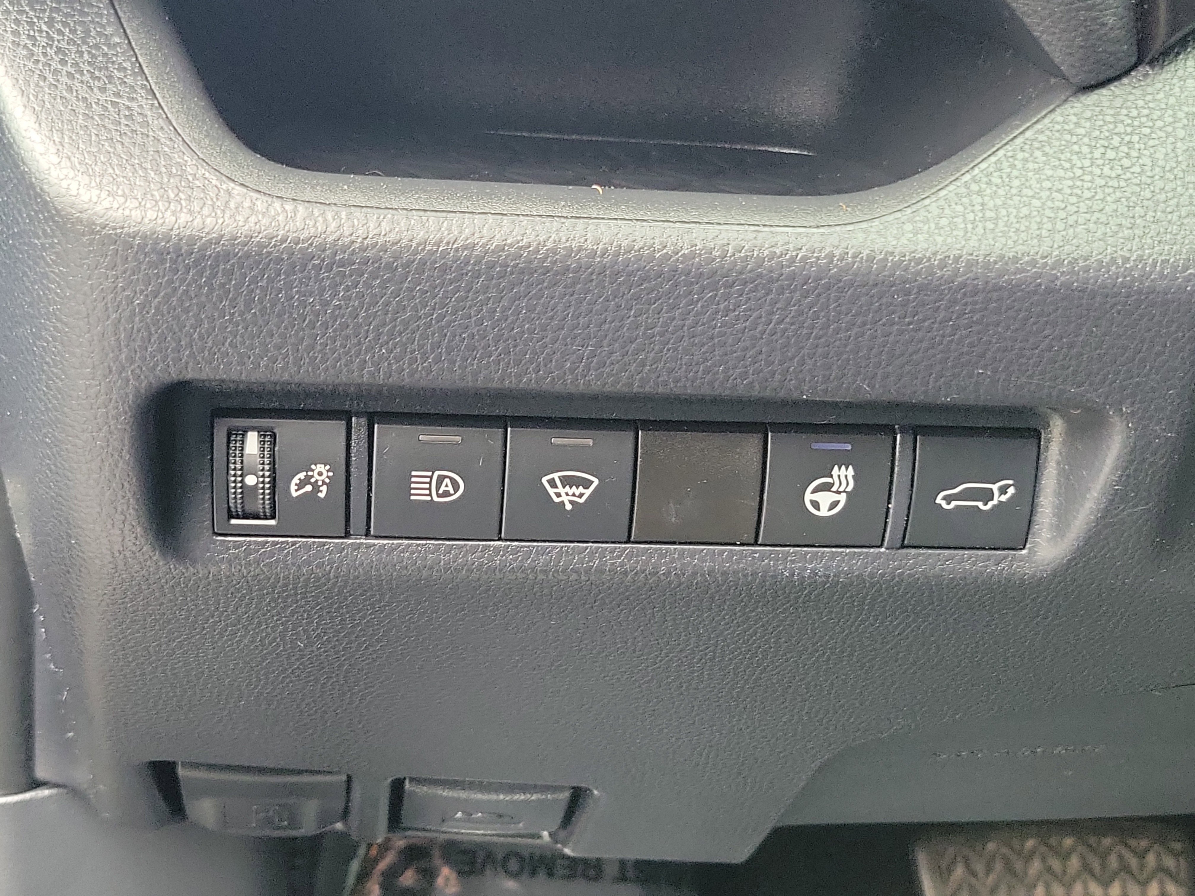 Certified 2019 Toyota RAV4 XLE Premium AWD/4WD image 19