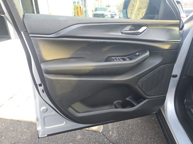 New 2025 Jeep Grand Cherokee Altitude w/ Trailer Tow Package image 10