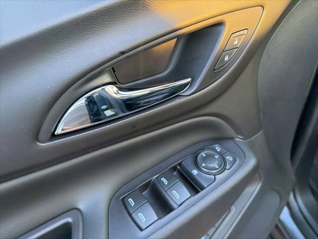 Used 2018 Chevrolet Equinox Premier image 15