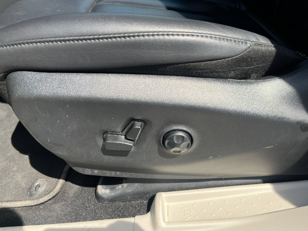 Used 2024 Chrysler Pacifica Touring-L image 36