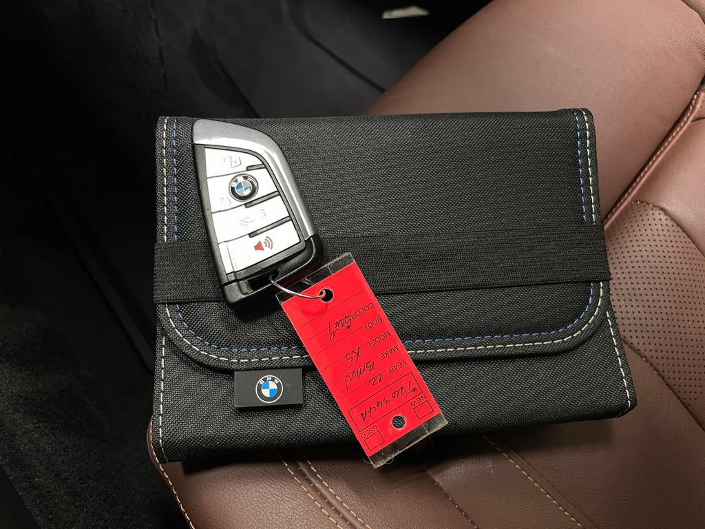 Used 2022 BMW X5 xDrive40i w/ M Sport Package AWD/4WD image 7