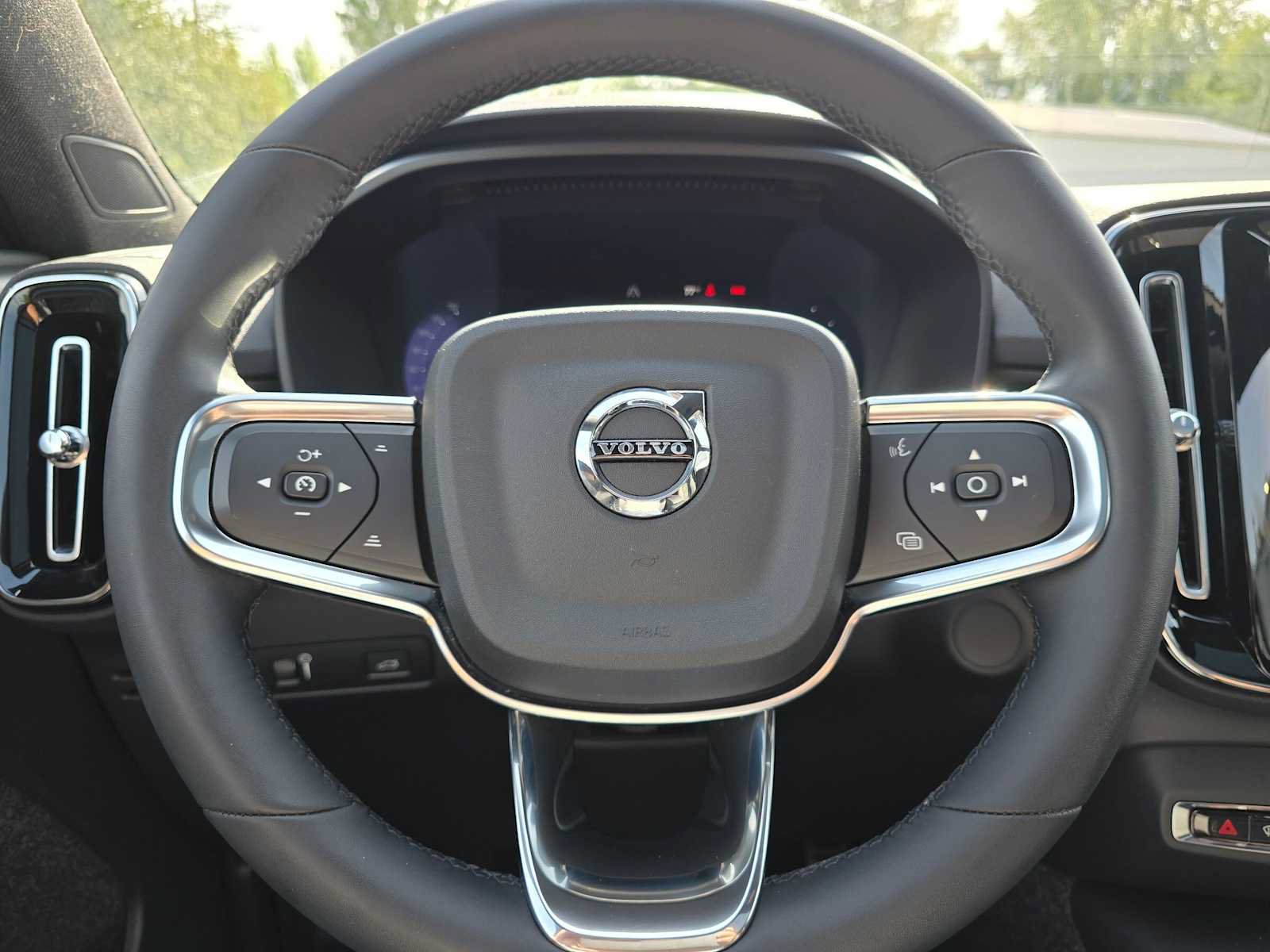 Used 2022 Volvo XC40 P8 Recharge Ultimate AWD/4WD image 23