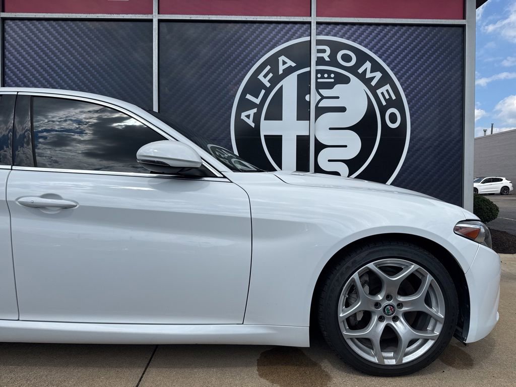 Used 2021 Alfa Romeo Giulia Ti AWD/4WD image 3