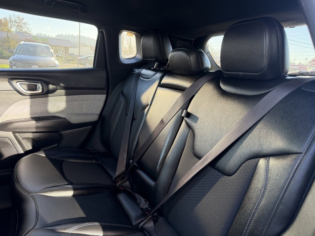 Used 2024 Jeep Compass Latitude image 28