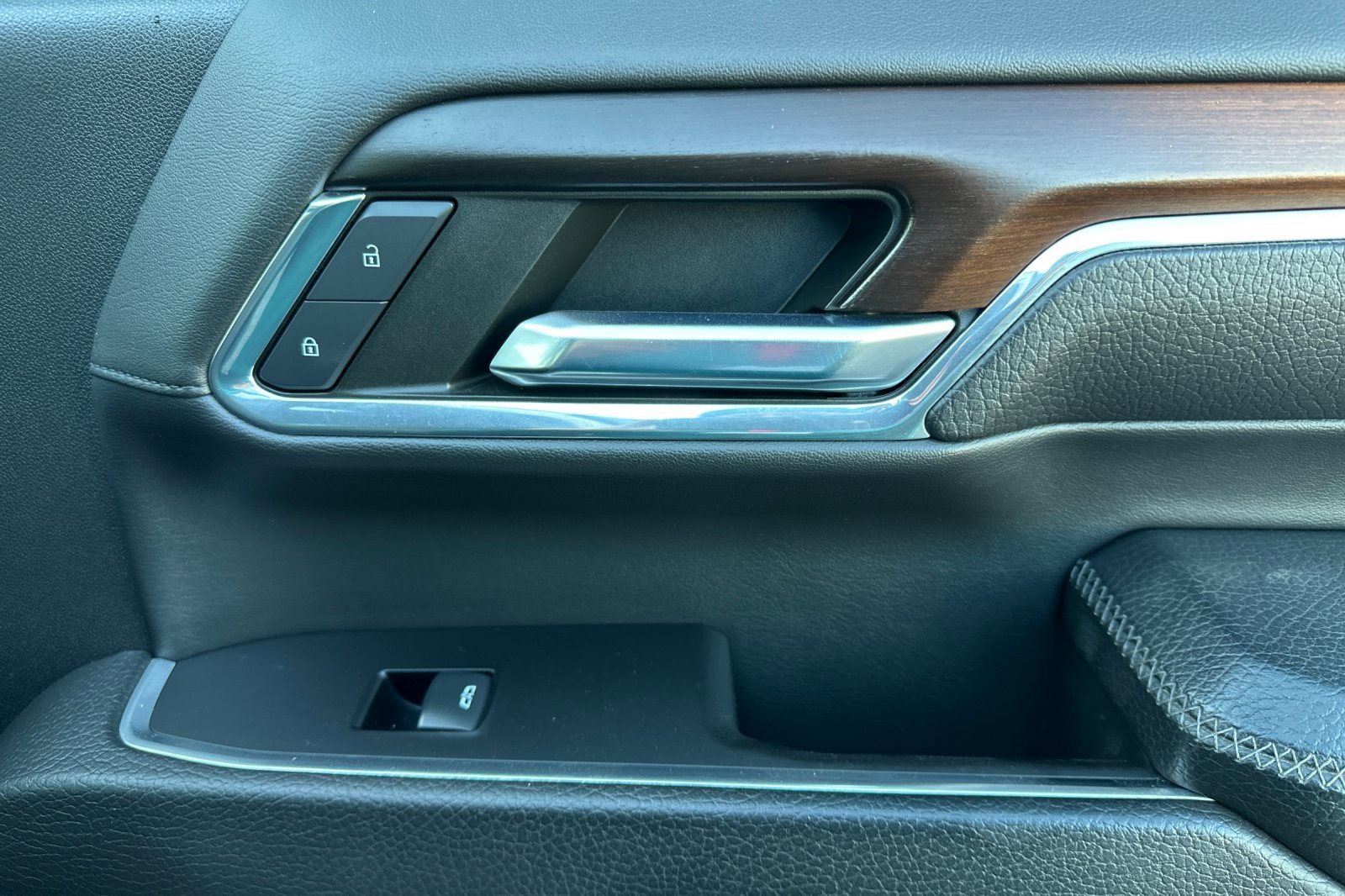 Used 2024 GMC Sierra 3500 Denali w/ Denali Reserve Package image 20