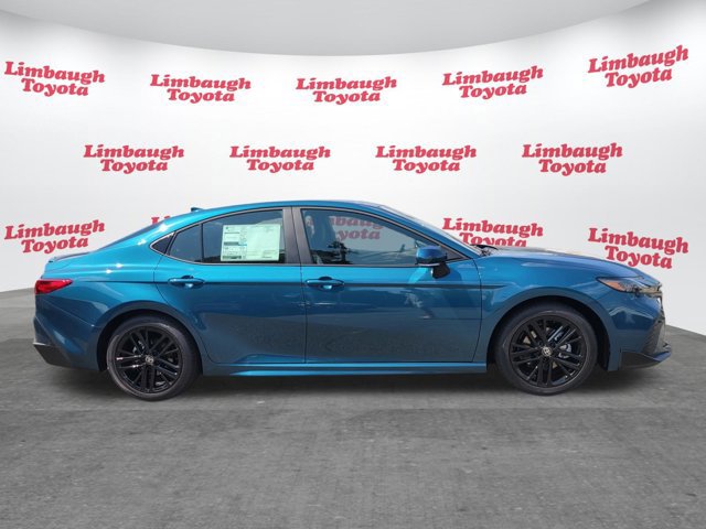 Used 2026 Toyota Camry SE image 2