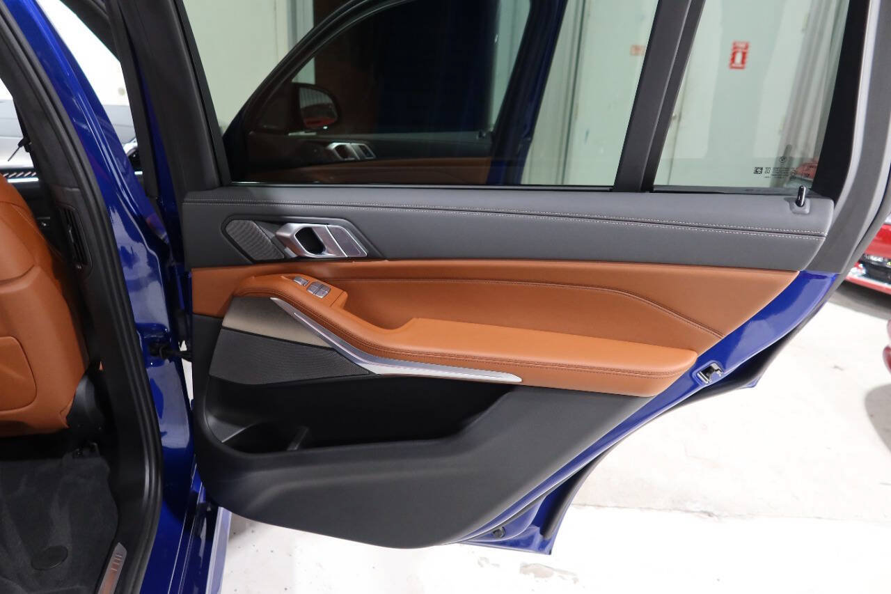 Used 2025 BMW X7 M60i AWD/4WD image 31