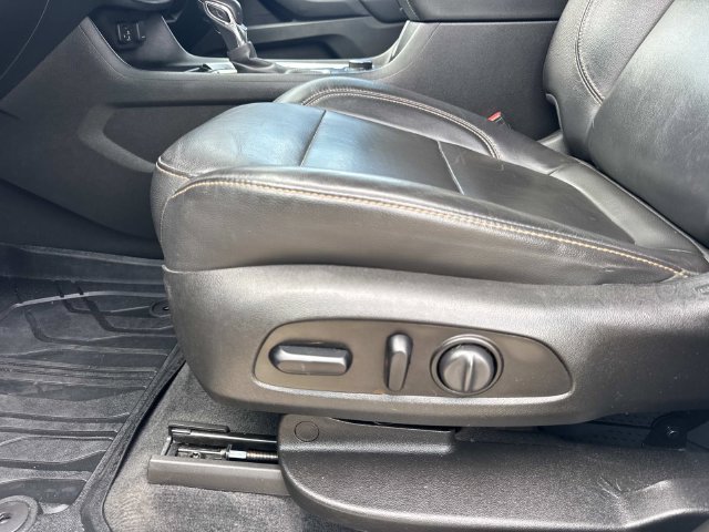 Used 2021 Chevrolet Traverse RS FWD image 17
