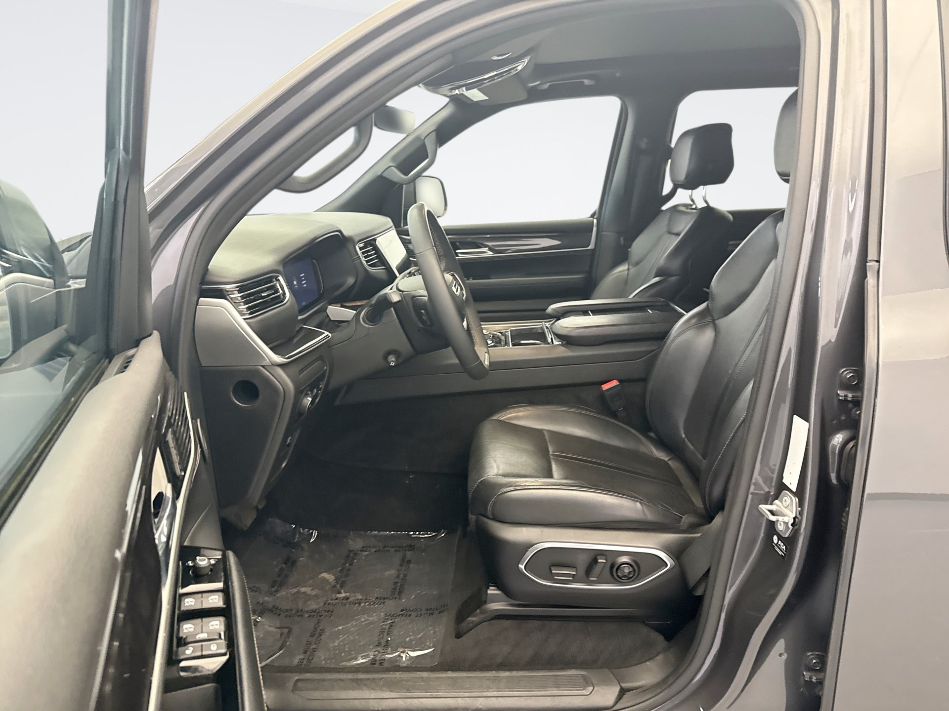 Used 2022 Jeep Wagoneer Series I w/ Premium Group I AWD/4WD image 10