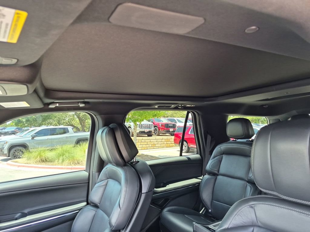 Used 2025 Lincoln Navigator Reserve w/ Jet Appearance Package AWD/4WD image 31