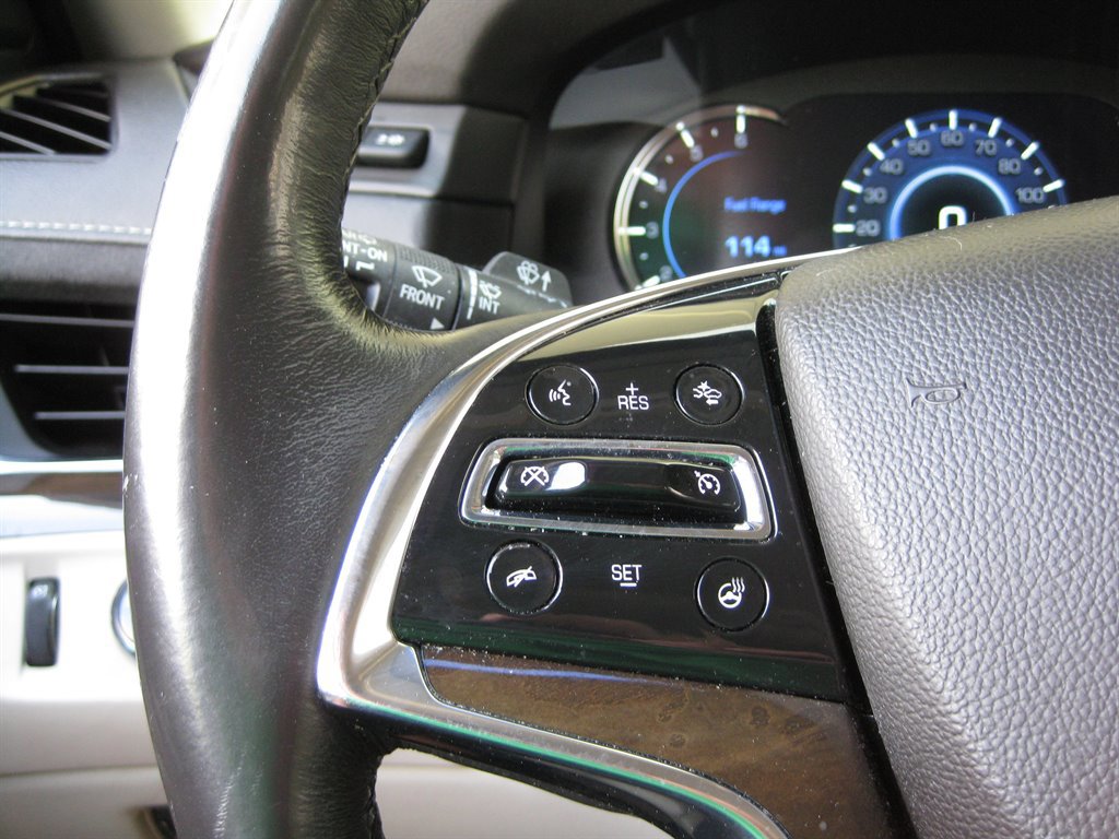 Used 2020 Cadillac Escalade Premium Luxury RWD image 18