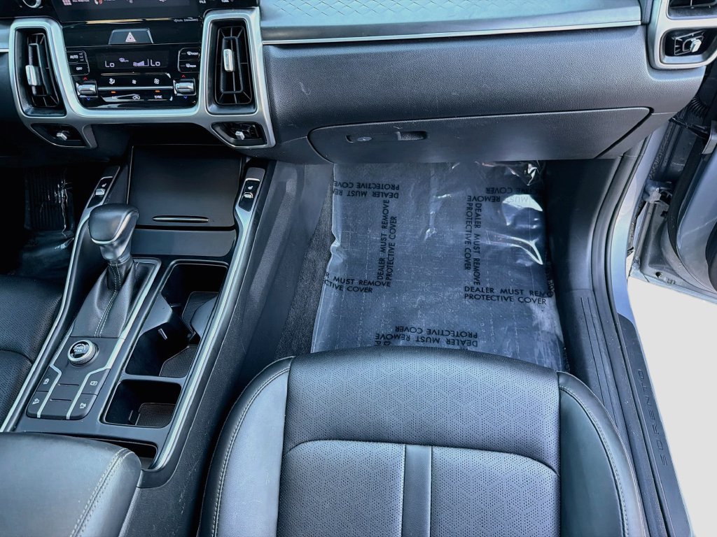 Used 2021 Kia Sorento S w/ Panoramic Sunroof Package FWD image 16