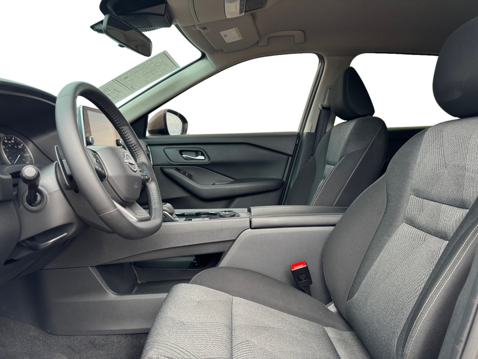 Used 2025 Nissan Rogue SV AWD/4WD image 10
